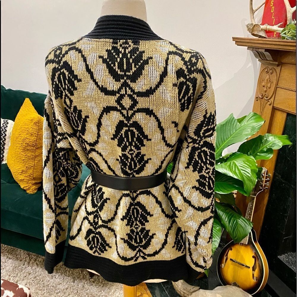 True Vintage 1980’s Oversized Open Front Drapey Gold Black Damask Knit Cardigan - Picture 4 of 11